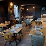 & Restaurant Maison Pal'ange 4* デュルビュイ